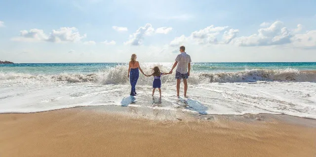 famille sur la plage